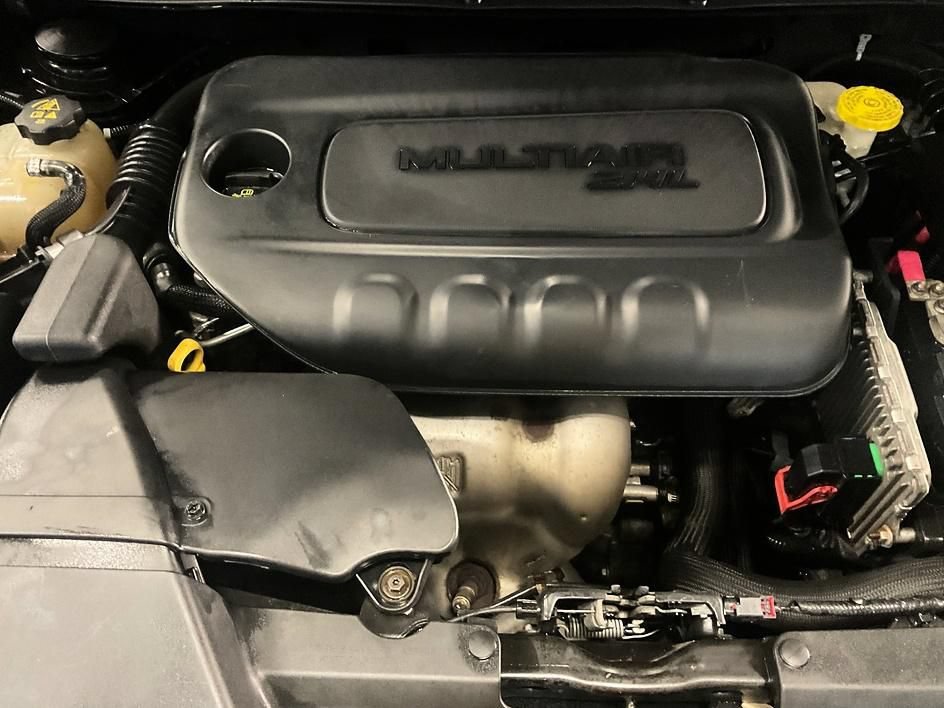 Used 2017 Jeep Cherokee Limited AWD/4WD image 7