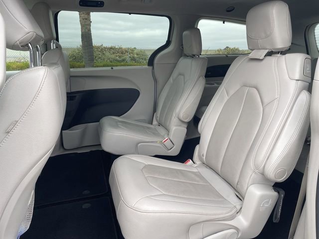 Used 2021 Chrysler Pacifica Touring-L w/ Premium & Safety Sphere Group image 25