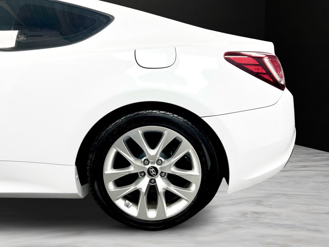 Used 2016 Hyundai Genesis 3.8 RWD image 12
