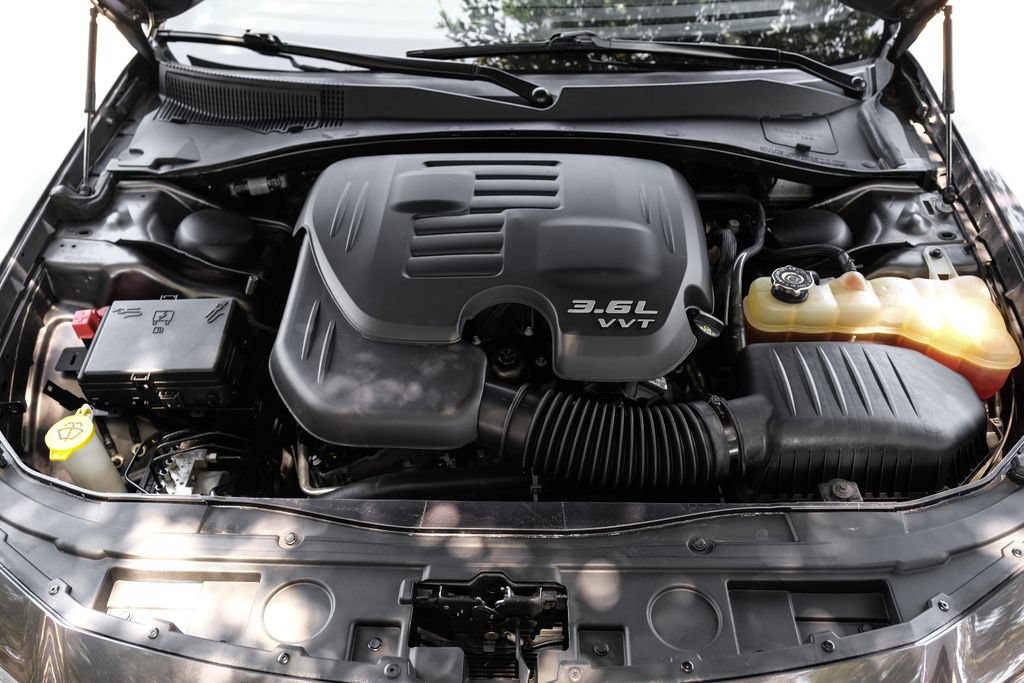 Used 2019 Chrysler 300 S RWD image 7