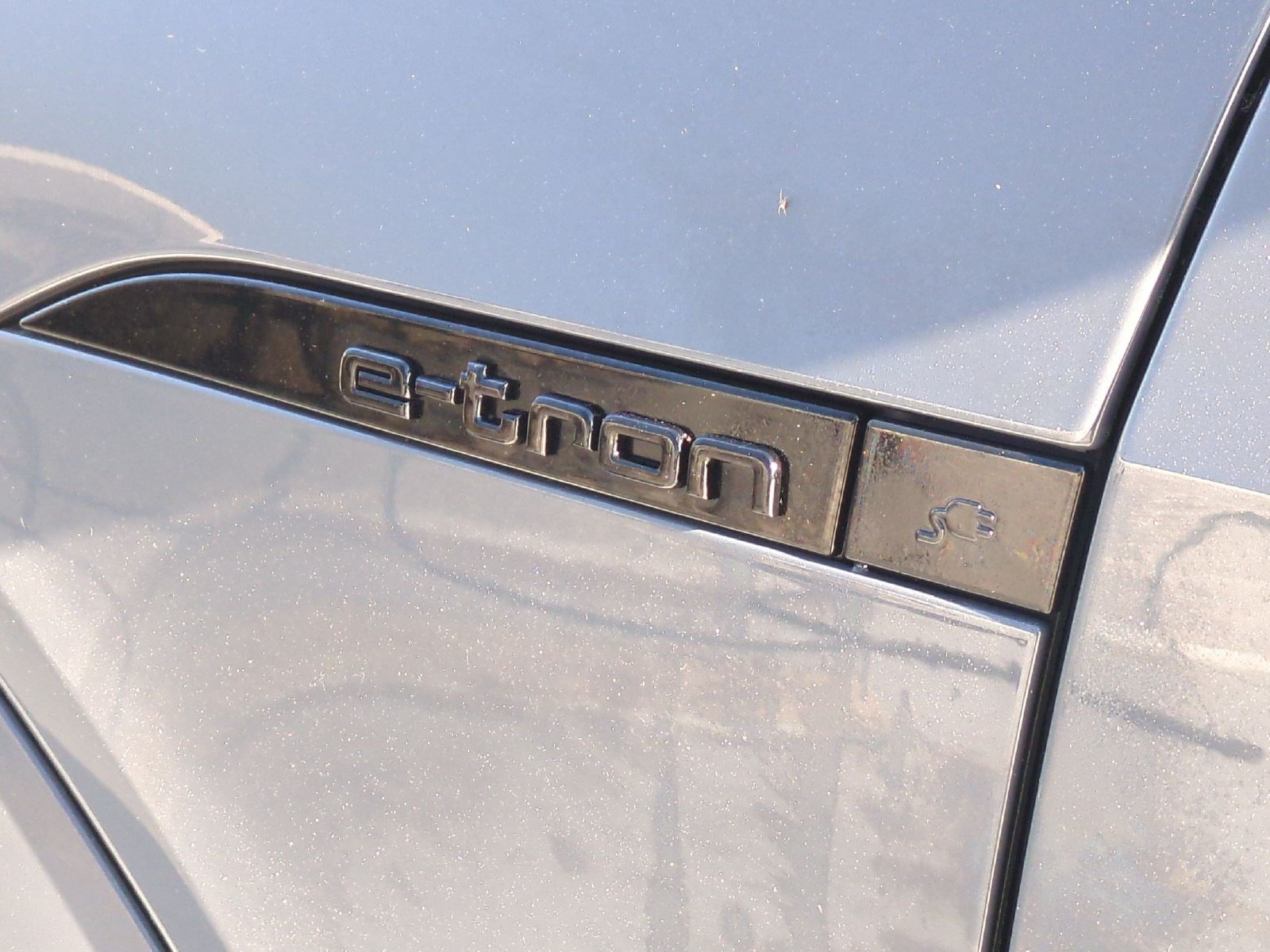 Used 2024 Audi Q8 e-tron Premium AWD/4WD image 20