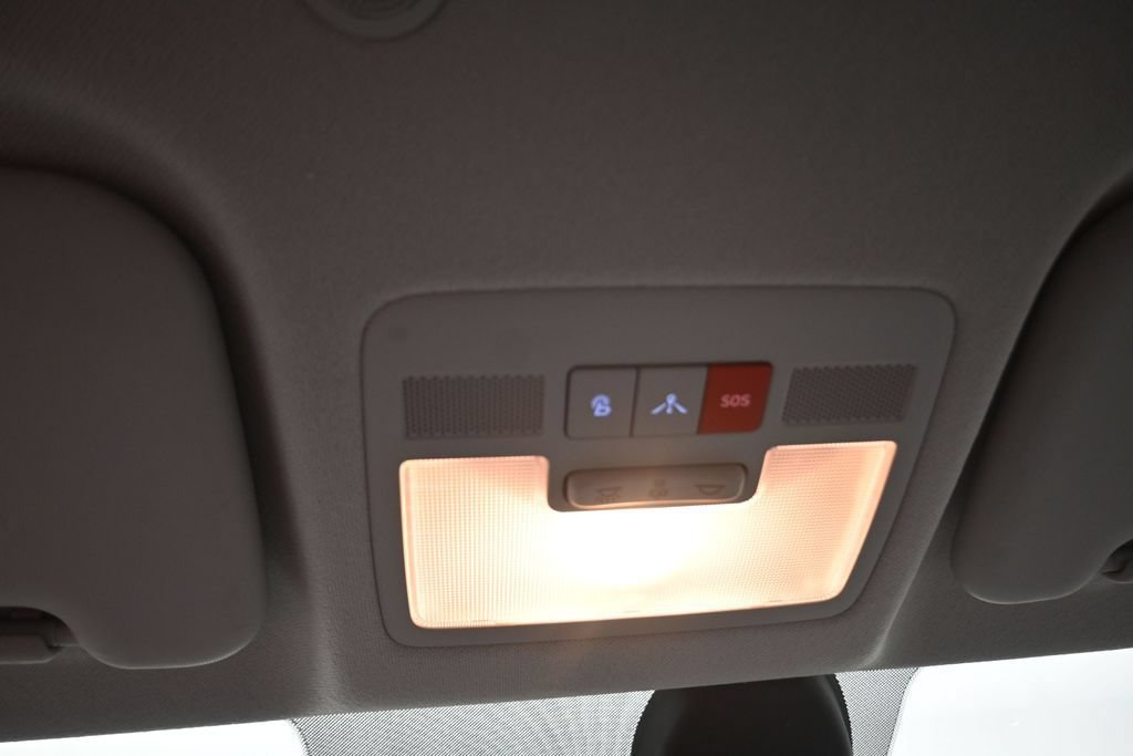 Used 2022 Hyundai Venue Limited FWD image 16