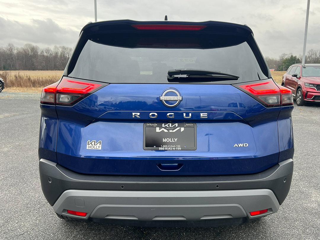 Used 2023 Nissan Rogue S image 4