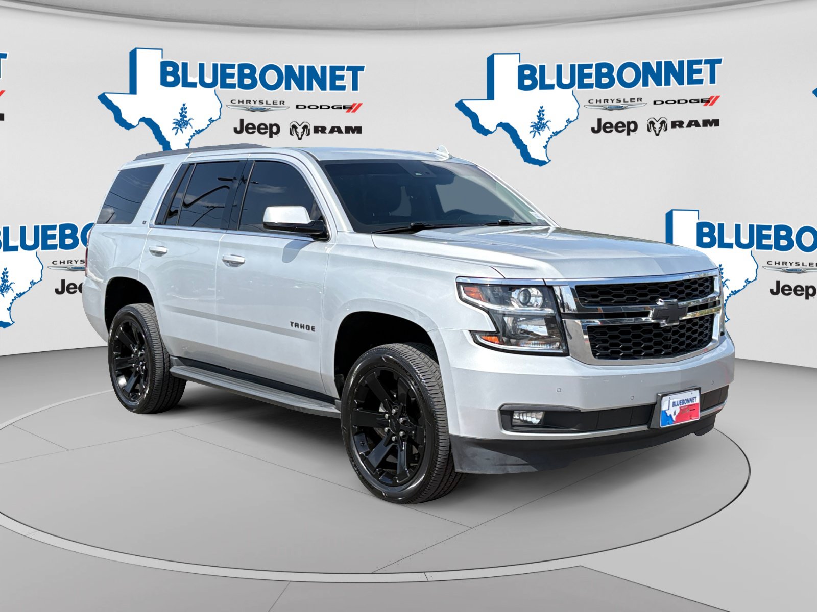 Used 2017 Chevrolet Tahoe LT w/ Luxury Package AWD/4WD image 3