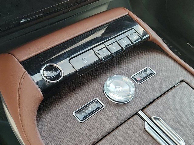 Used 2025 Lincoln Navigator Reserve image 27