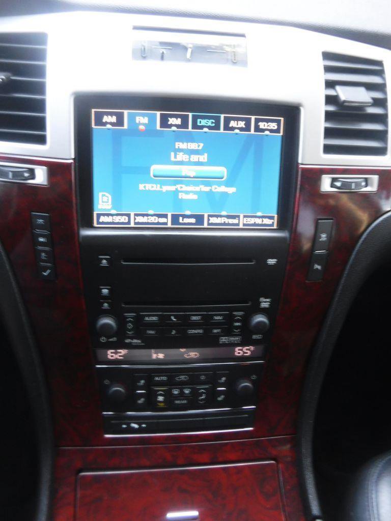 Used 2011 Cadillac Escalade Luxury AWD/4WD image 36