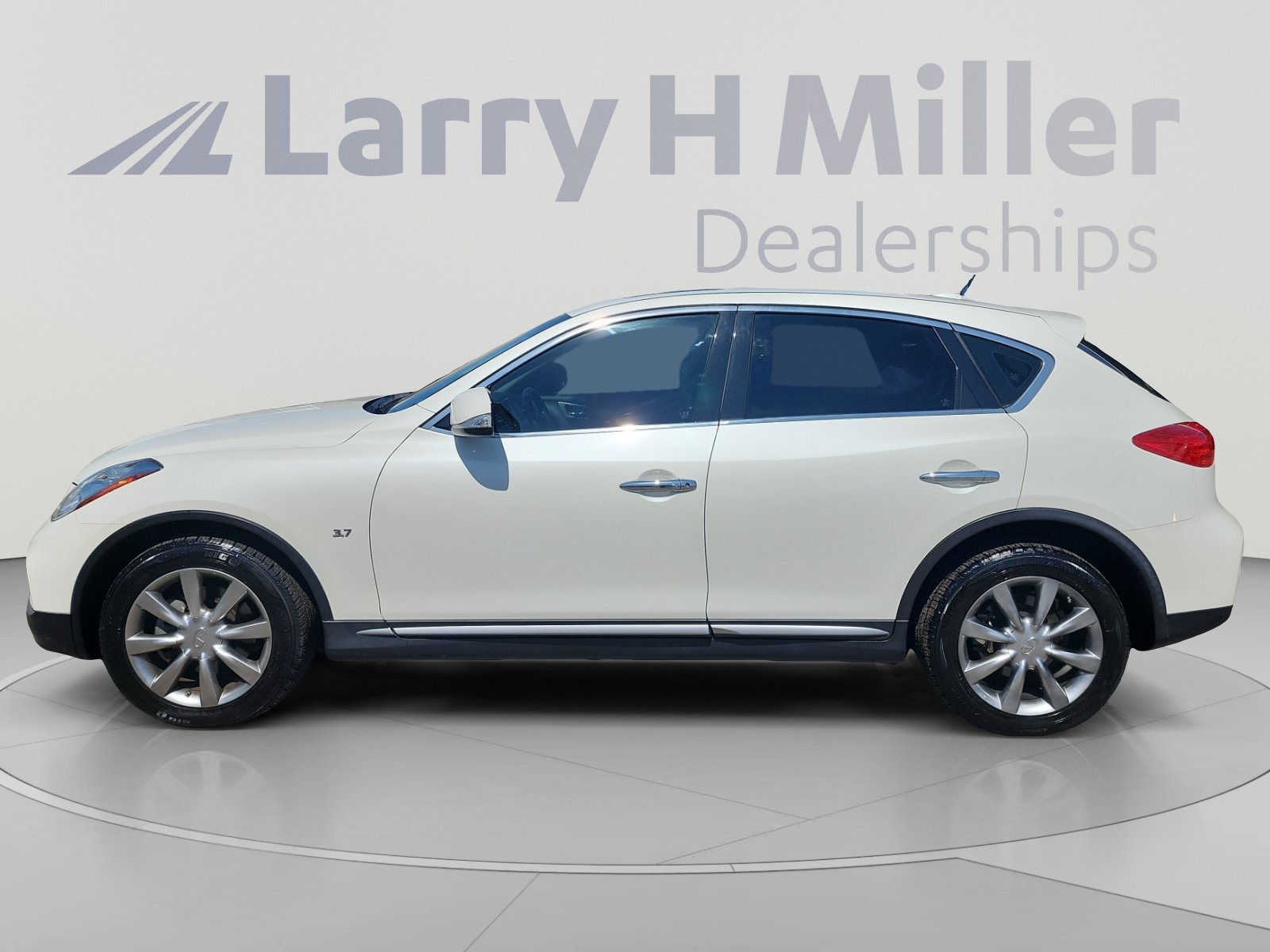 Used 2017 INFINITI QX50 2WD image 2