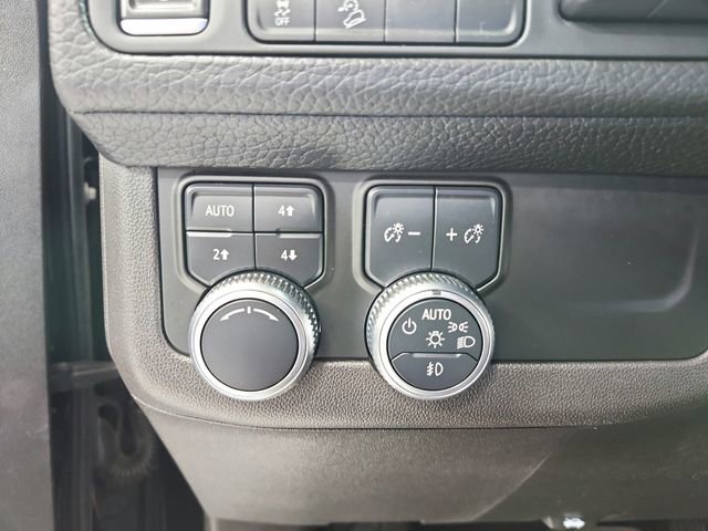 Used 2021 GMC Yukon XL Denali w/ Denali Premium Package image 29