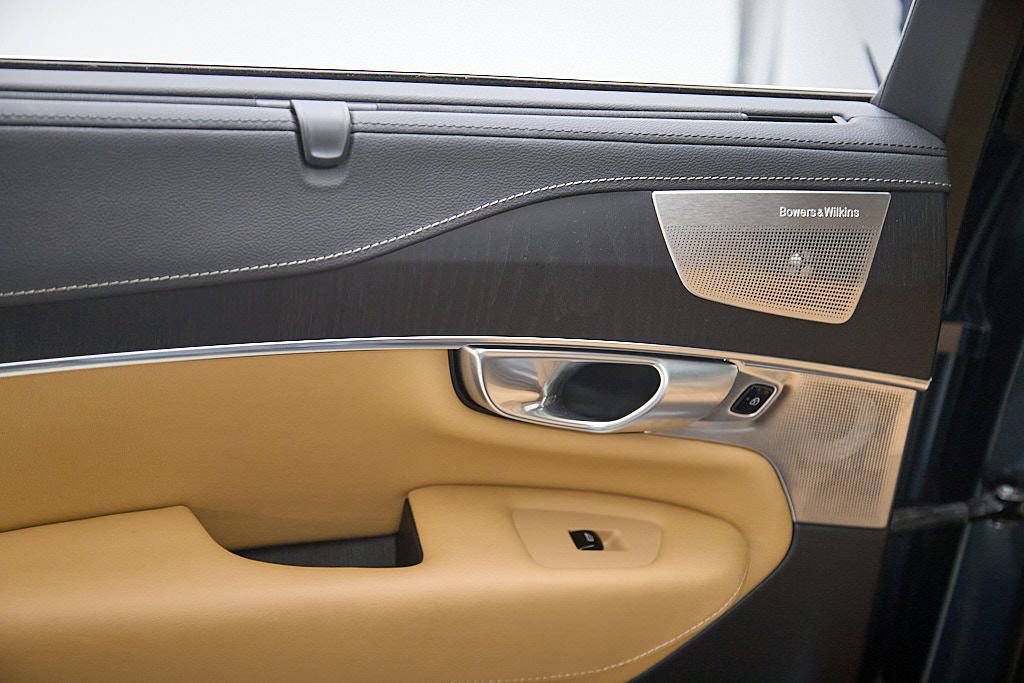 Certified 2024 Volvo XC90 B6 Ultimate w/ Lounge Package image 21