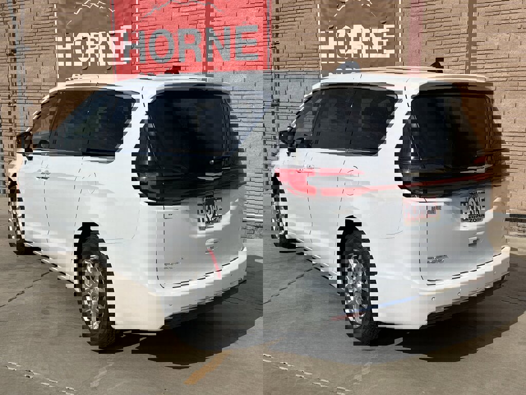 New 2026 Chrysler Pacifica Select image 3