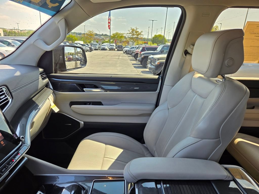 Used 2022 Jeep Wagoneer Series I w/ Premium Group I AWD/4WD image 26