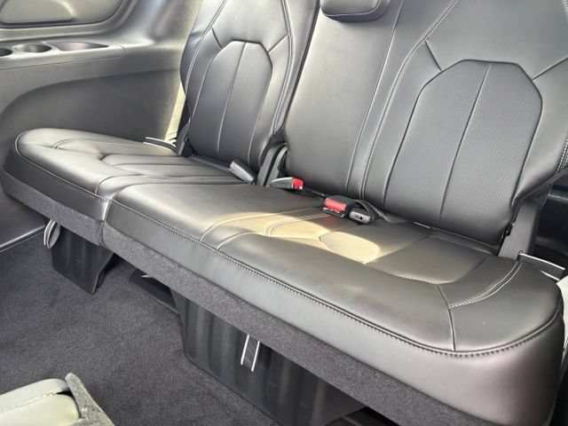 New 2027 Chrysler Pacifica Select FWD image 11
