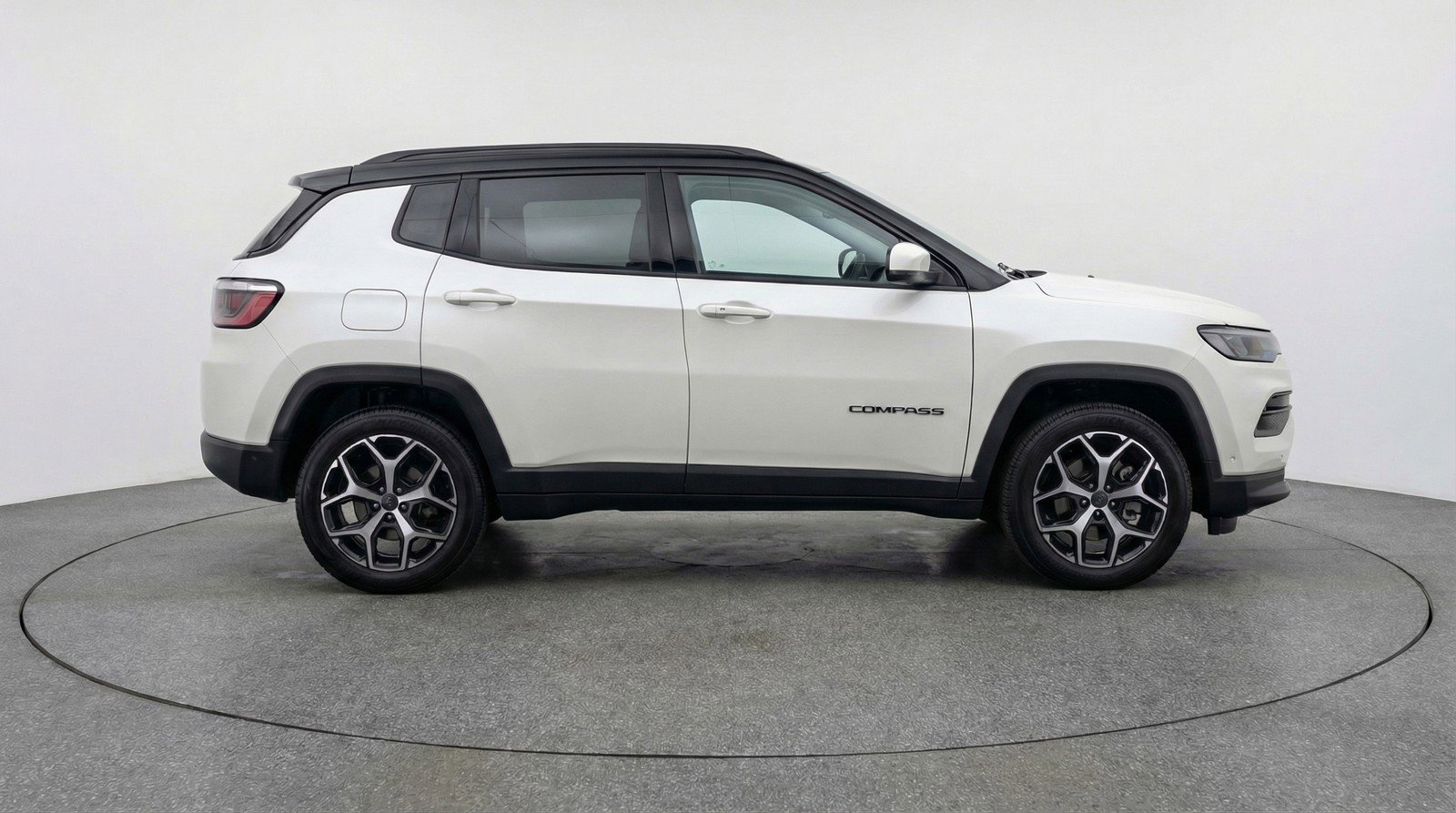 Used 2025 Jeep Compass Limited image 11