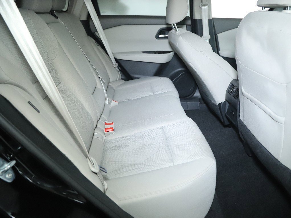 Certified 2025 Nissan Rogue SV image 31