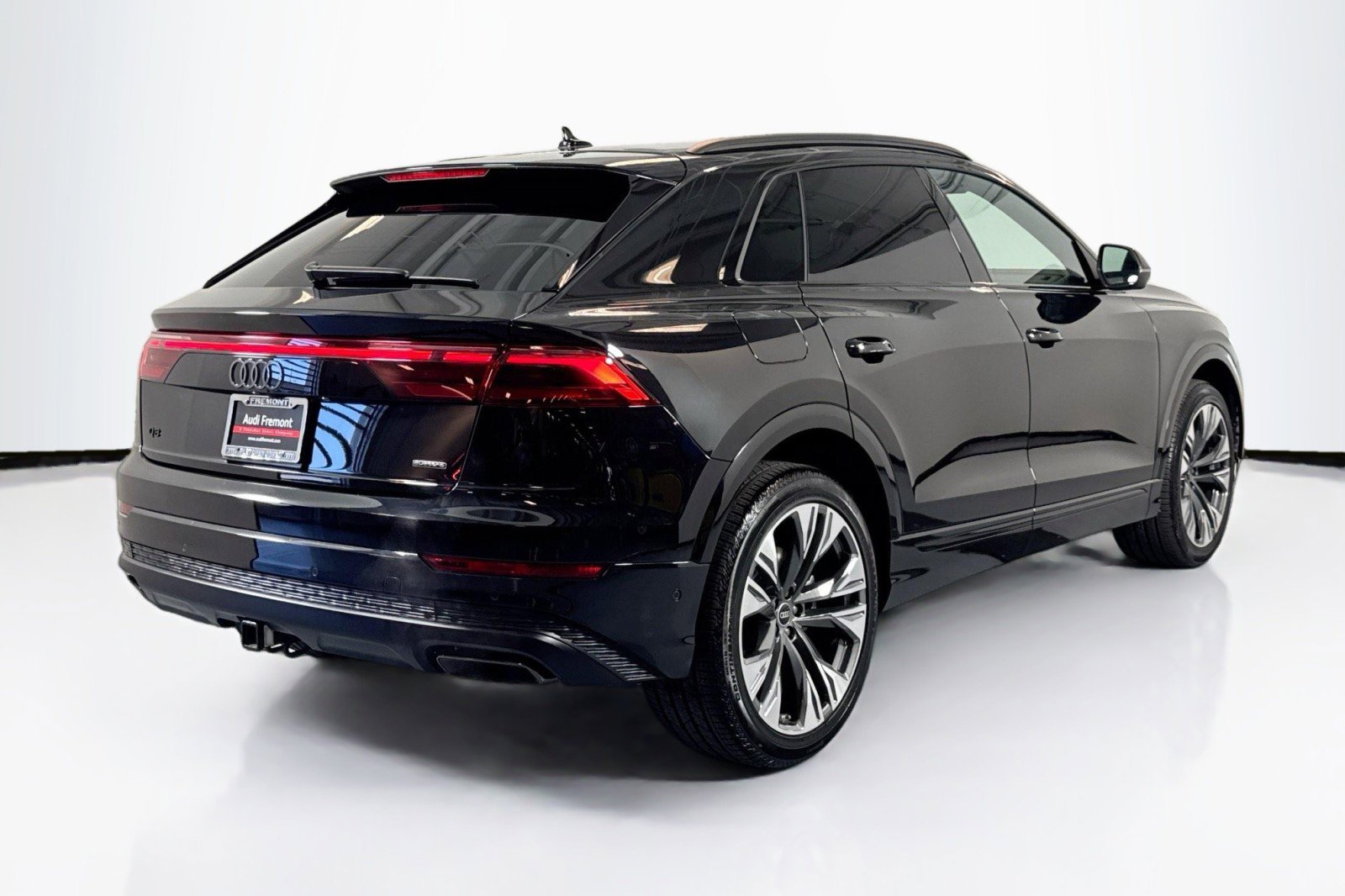 Used 2025 Audi Q8 Premium w/ Black Optic Package AWD/4WD image 5