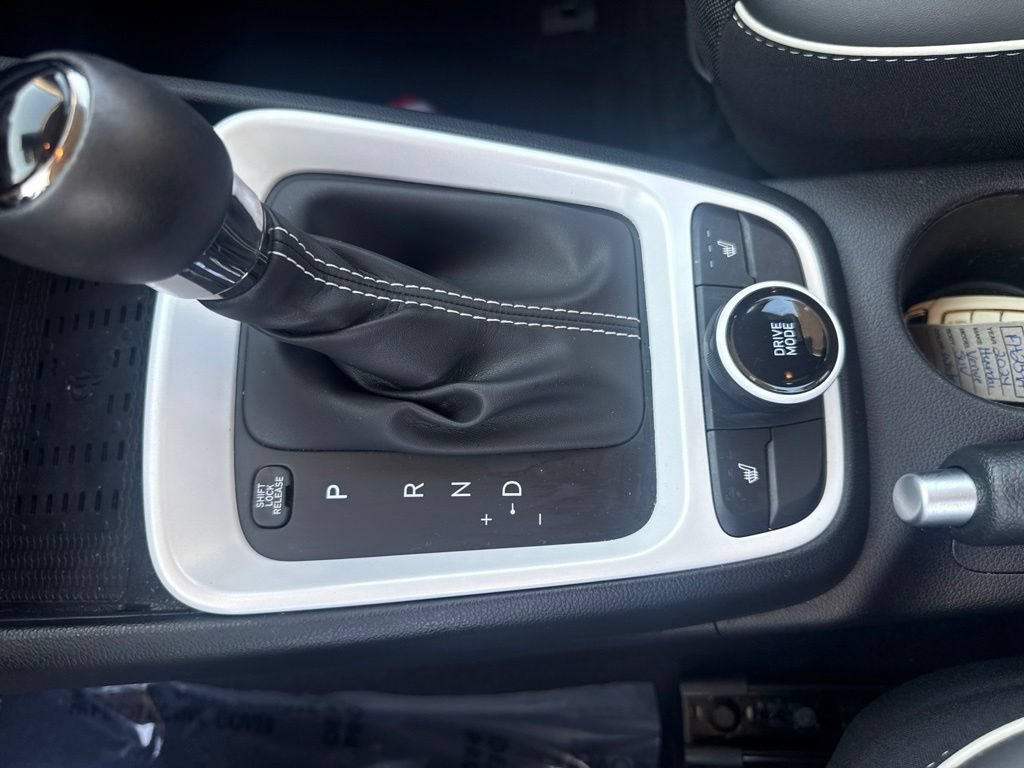 Used 2024 Hyundai Venue Limited FWD image 22
