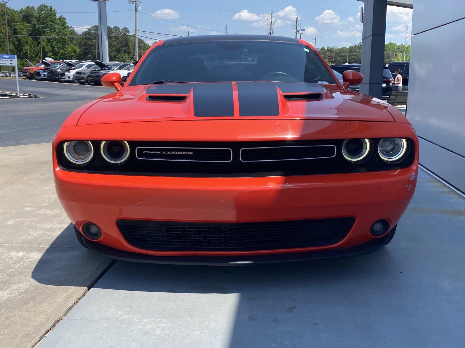 Used 2017 Dodge Challenger R/T w/ Driver Convenience Group RWD image 10