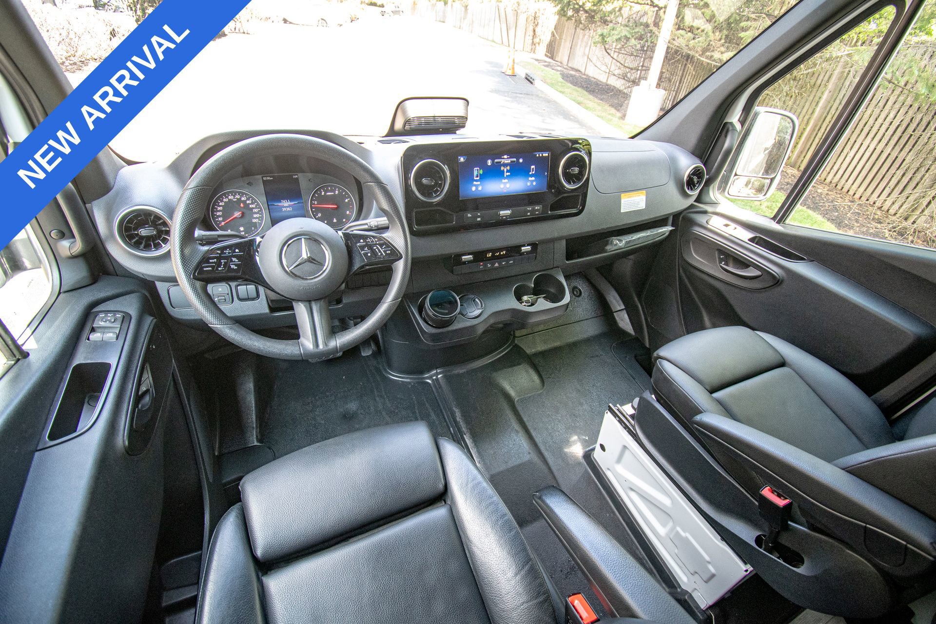 Used 2025 Mercedes-Benz Sprinter 2500 image 11