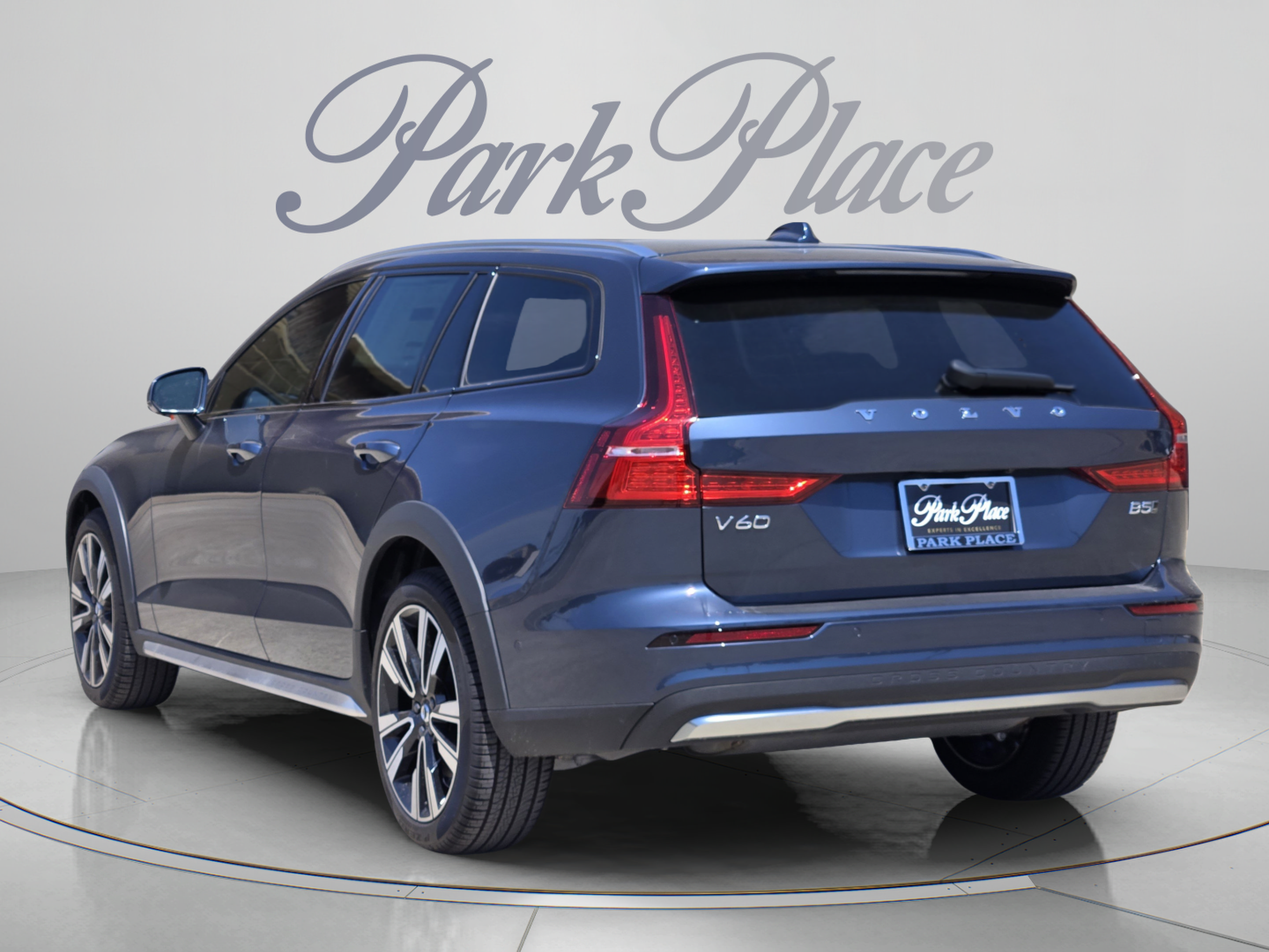 New 2026 Volvo V60 B5 Cross Country Ultra w/ Climate Package AWD/4WD image 3