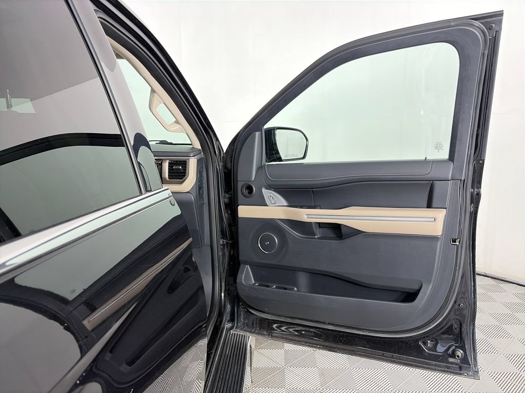 Used 2023 Ford Expedition Limited AWD/4WD image 31