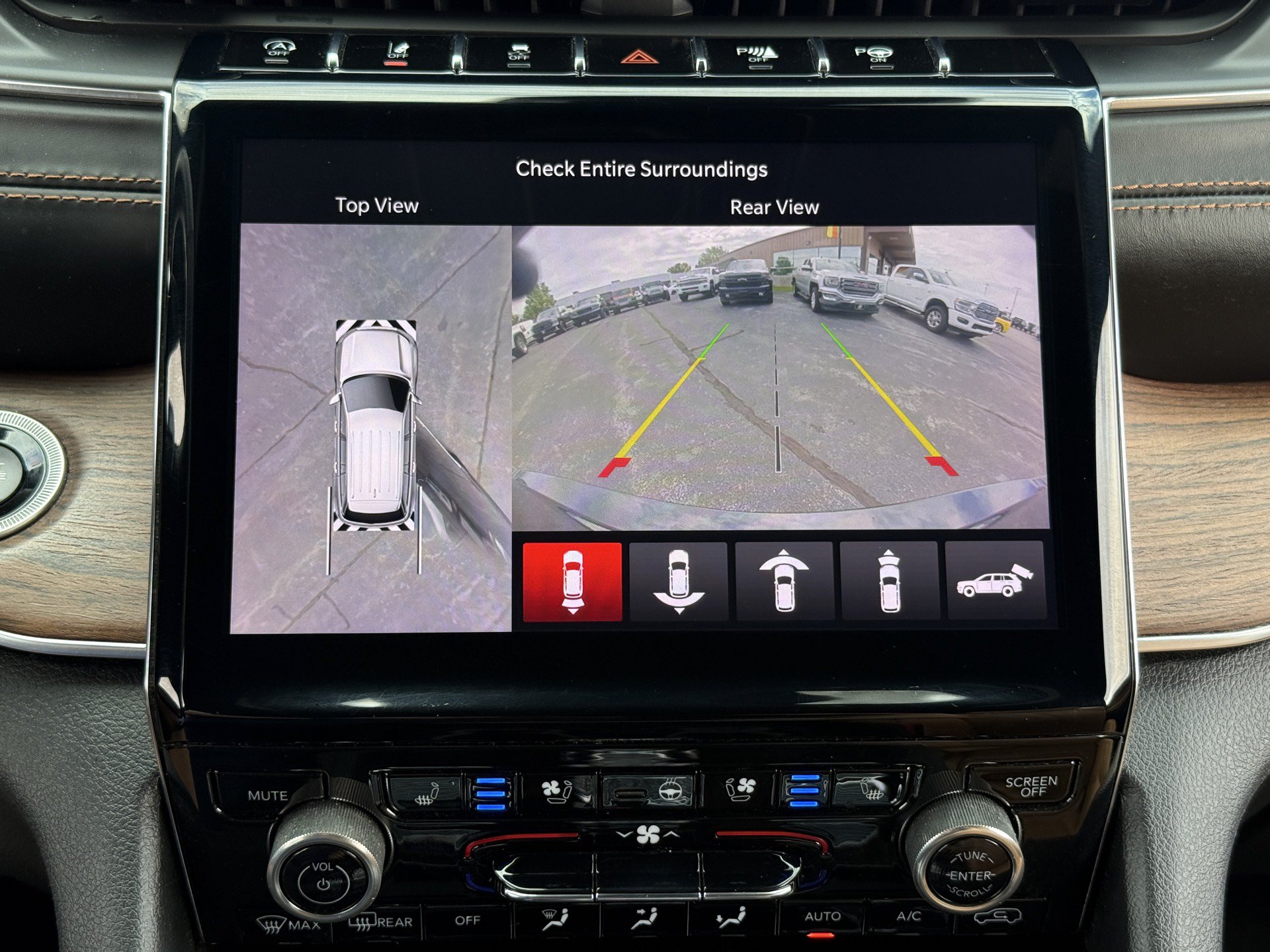 Used 2021 Jeep Grand Cherokee L Summit w/ Luxury Tech Group V AWD/4WD image 14