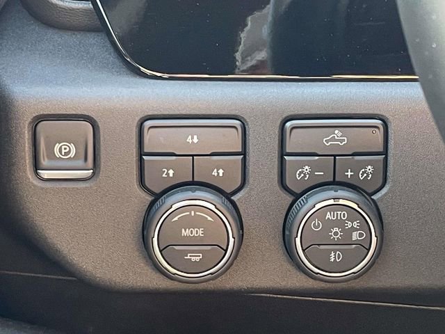 Used 2024 Chevrolet Silverado 2500 LT w/ Convenience Package AWD/4WD image 18
