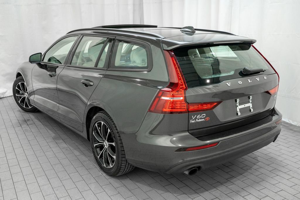 Used 2019 Volvo V60 T5 Momentum image 3