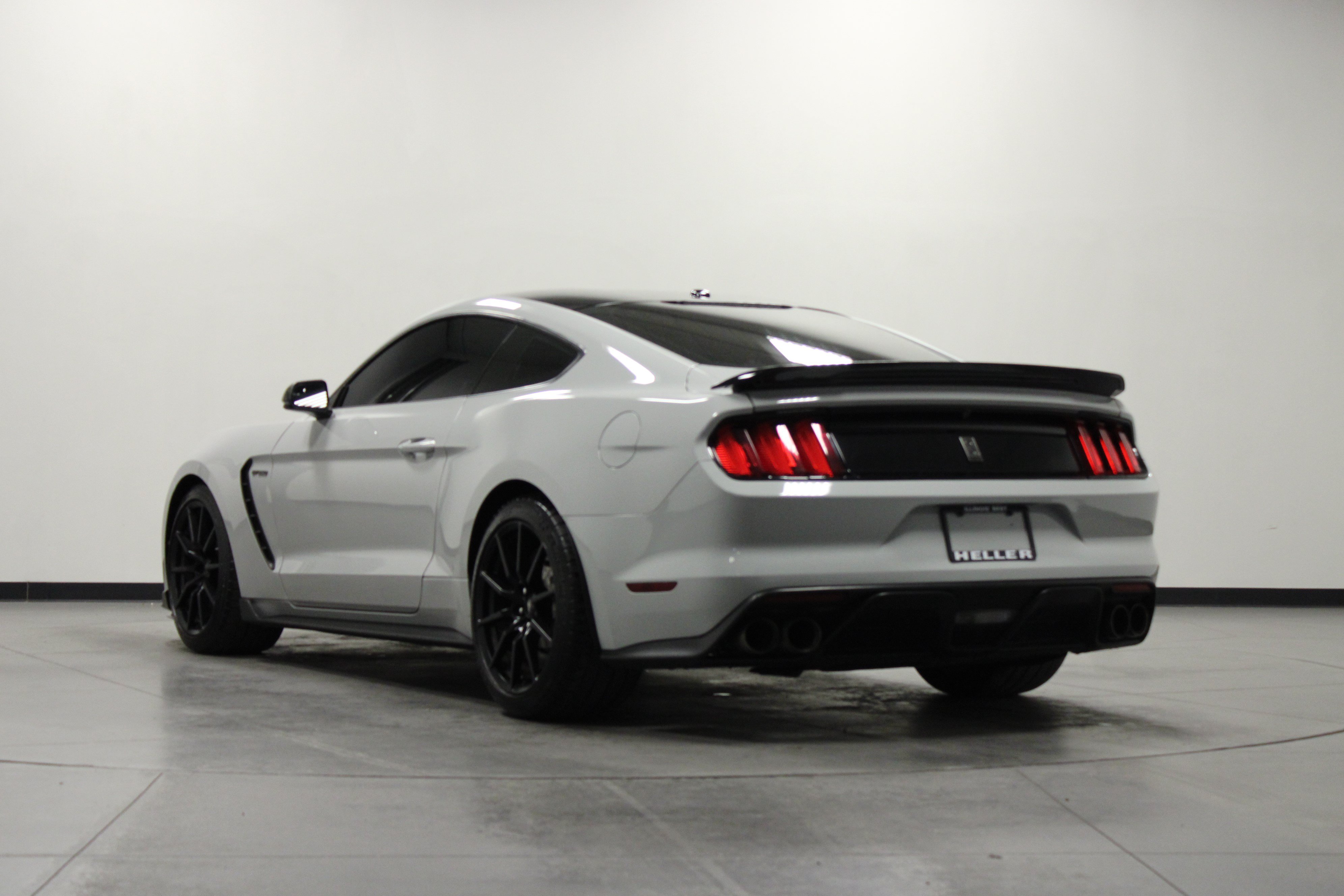 Used 2017 Ford Mustang Shelby GT350 w/ Convenience Package RWD image 6
