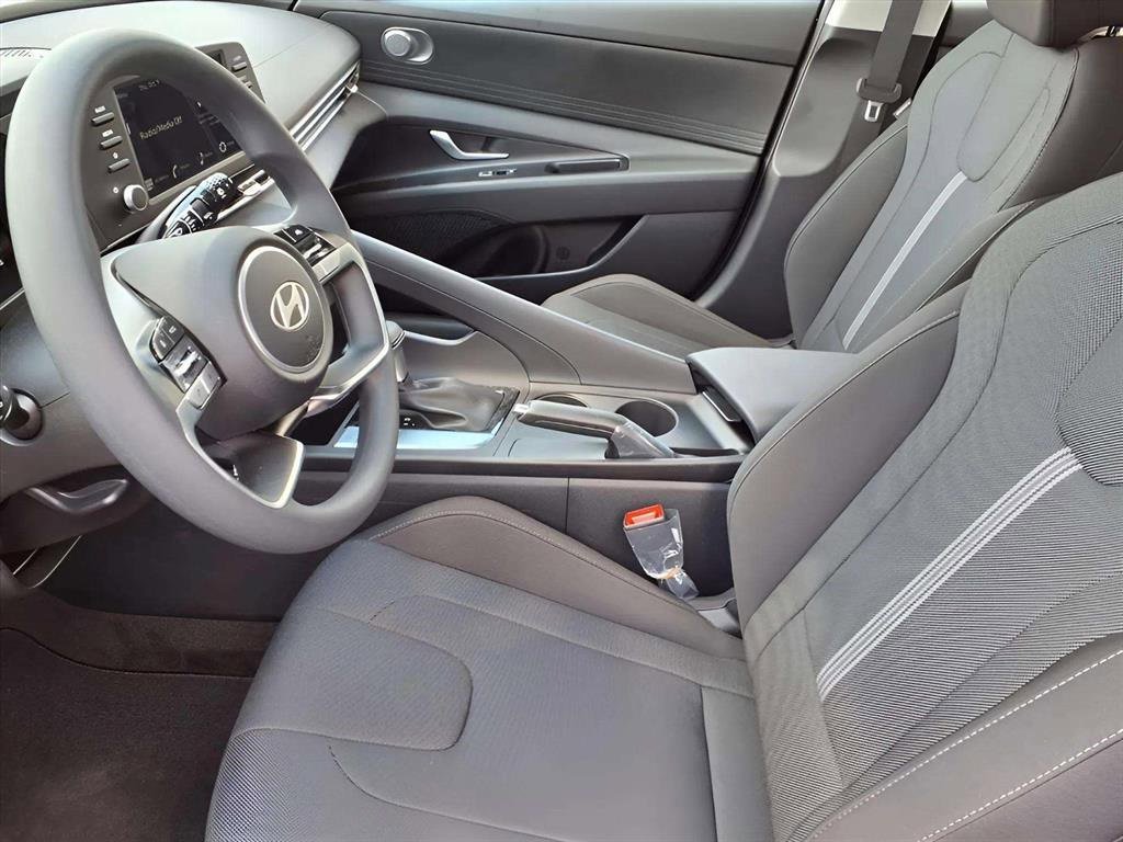 New 2025 Hyundai Elantra SE image 12