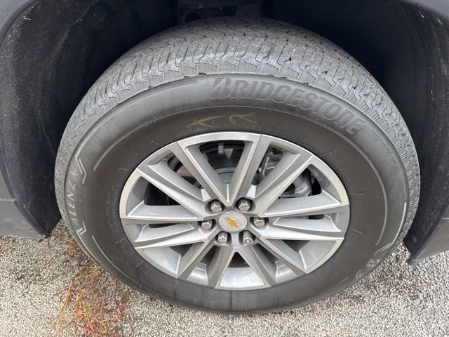 Used 2023 Chevrolet Traverse LT image 32