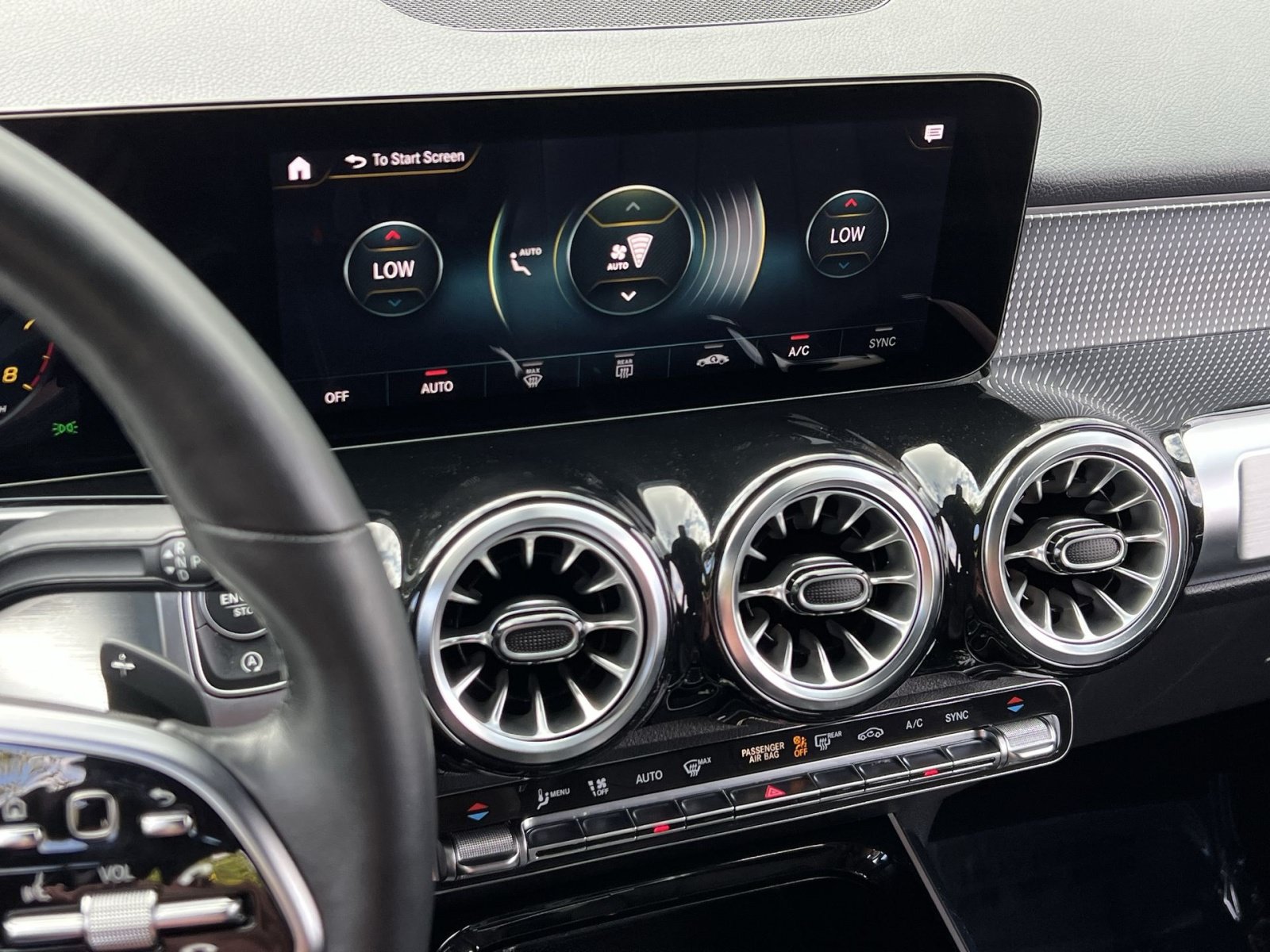 Used 2022 Mercedes-Benz GLB 250 4MATIC image 26