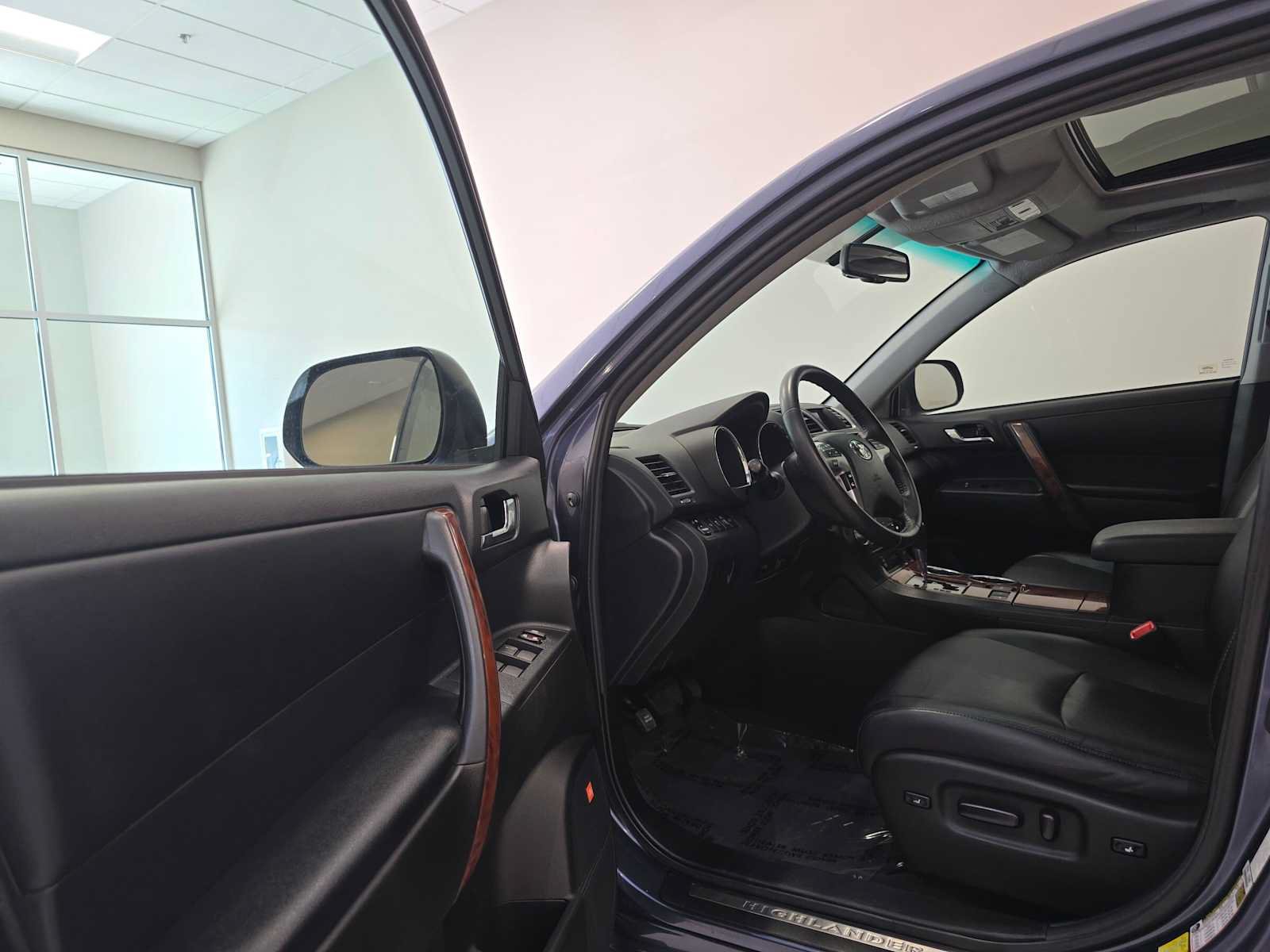Used 2013 Toyota Highlander Limited AWD/4WD image 24