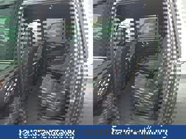 Used 2023 Chevrolet Suburban Premier image 18