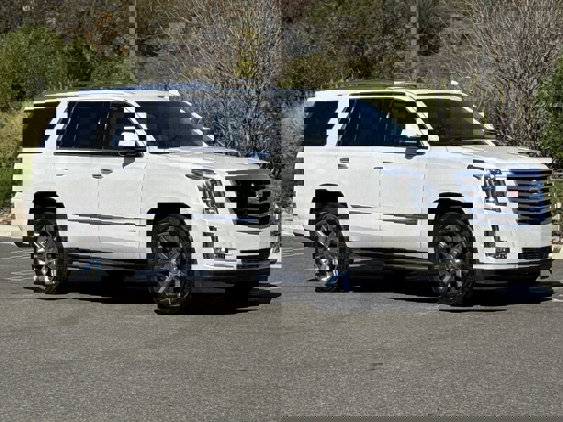Used 2017 Cadillac Escalade Luxury image 8