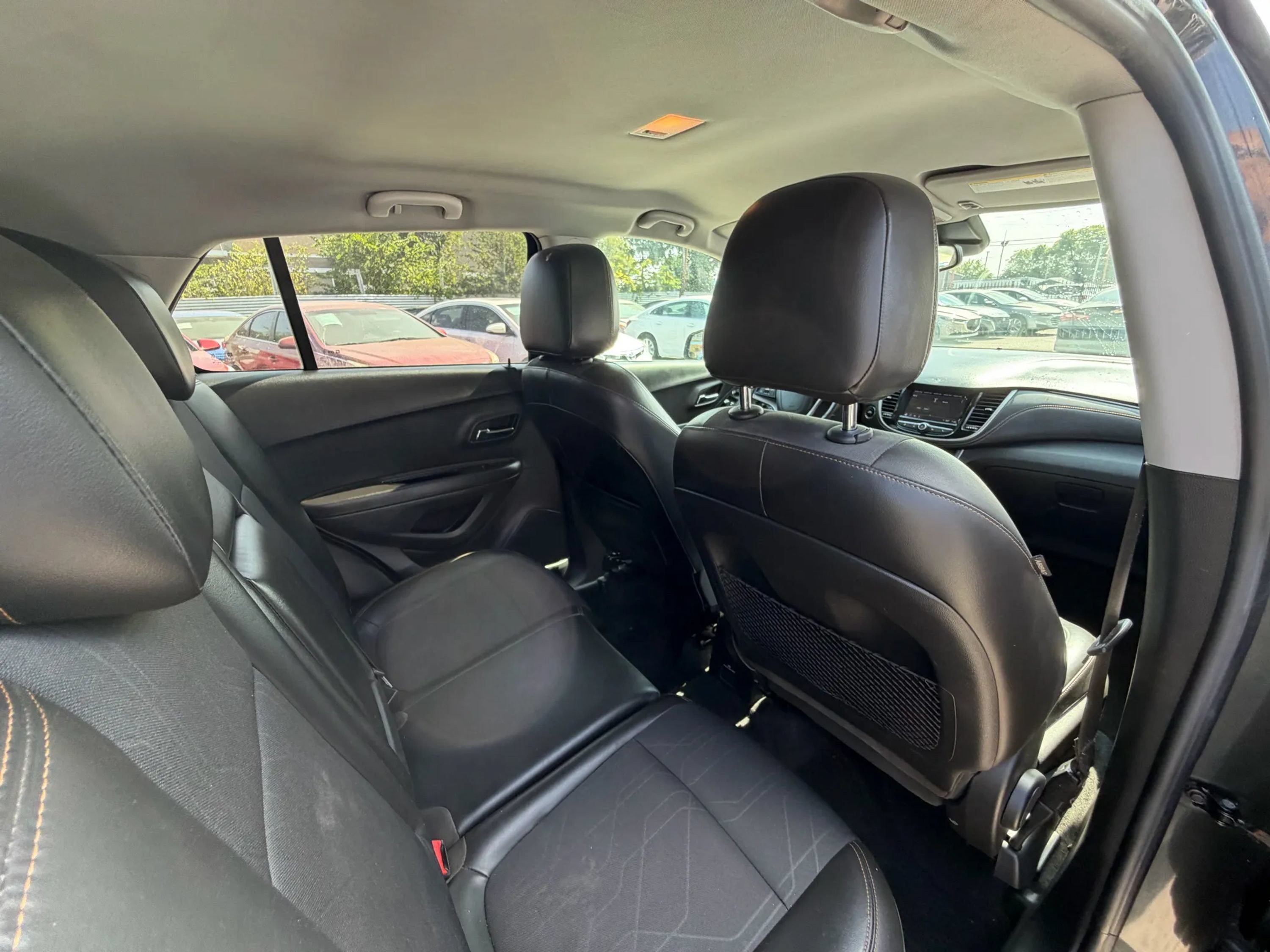 Used 2018 Chevrolet Trax LT w/ LT Convenience Package FWD image 11