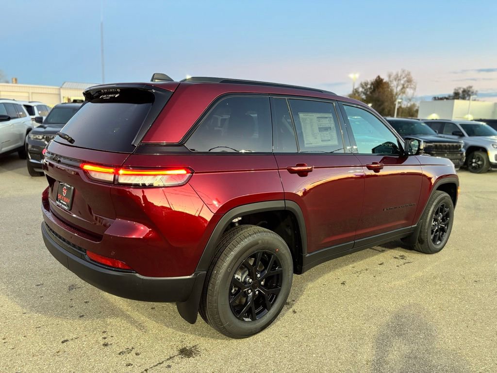 New 2025 Jeep Grand Cherokee Altitude image 4