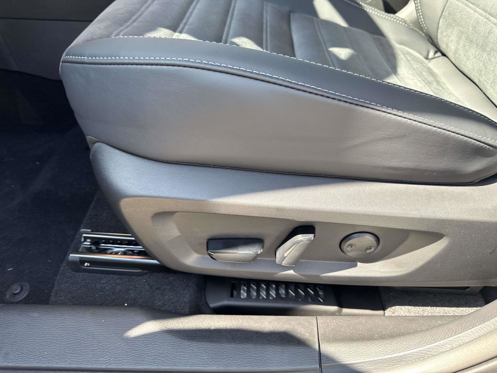 New 2025 Mitsubishi Outlander 4WD Plug-In Hybrid image 17