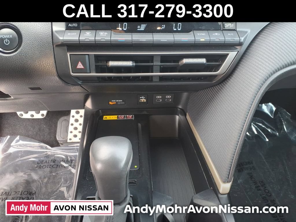 Used 2025 Toyota Camry SE FWD image 32