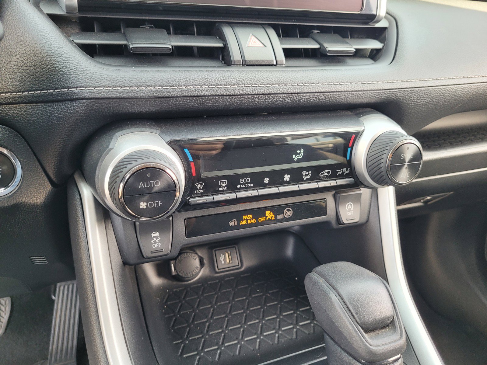 Used 2023 Toyota RAV4 XLE FWD image 18
