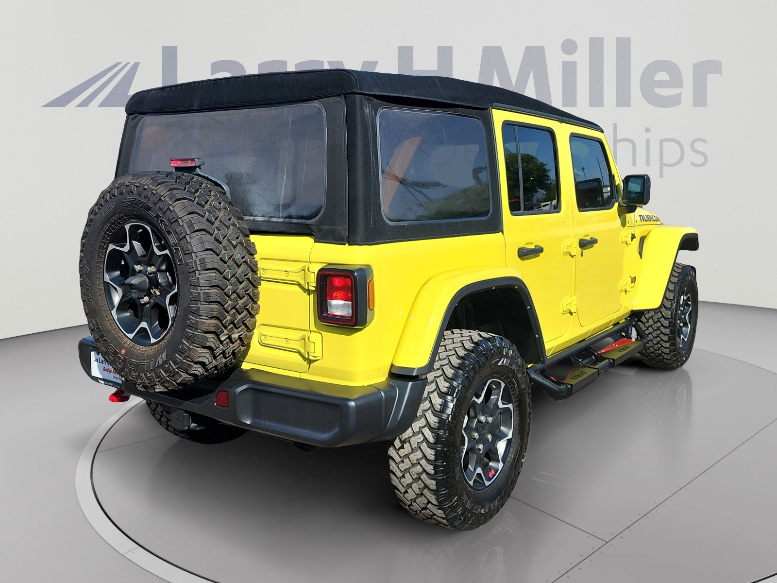 Used 2023 Jeep Wrangler Unlimited Rubicon w/ Cold Weather Group AWD/4WD image 5