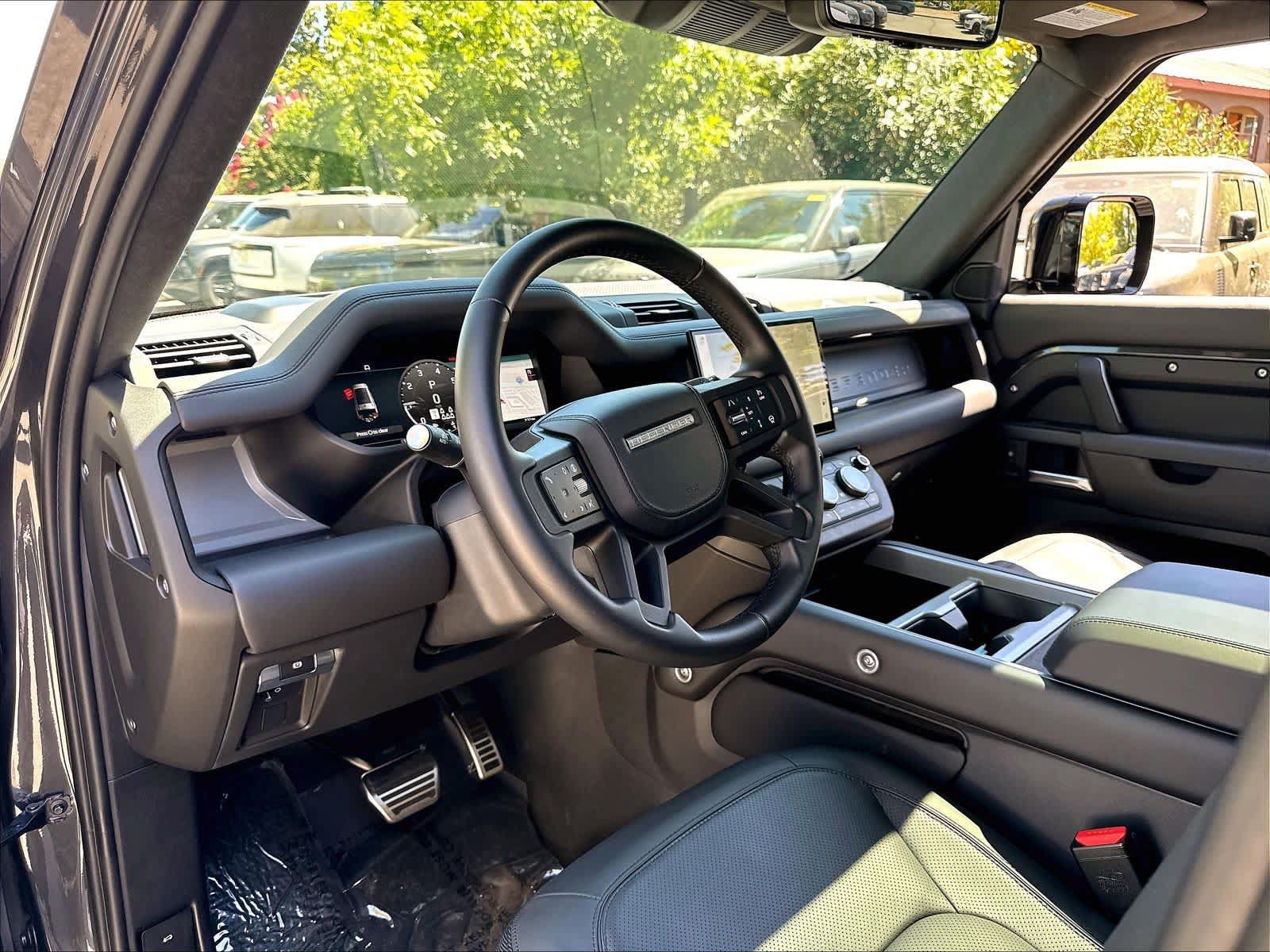 Used 2025 Land Rover Defender 130 V8 AWD/4WD image 14