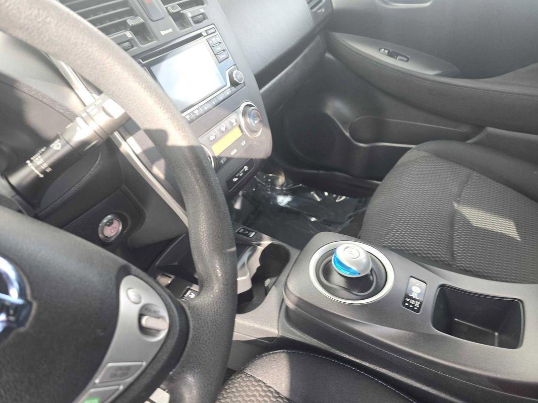 Used 2017 Nissan Leaf S image 24