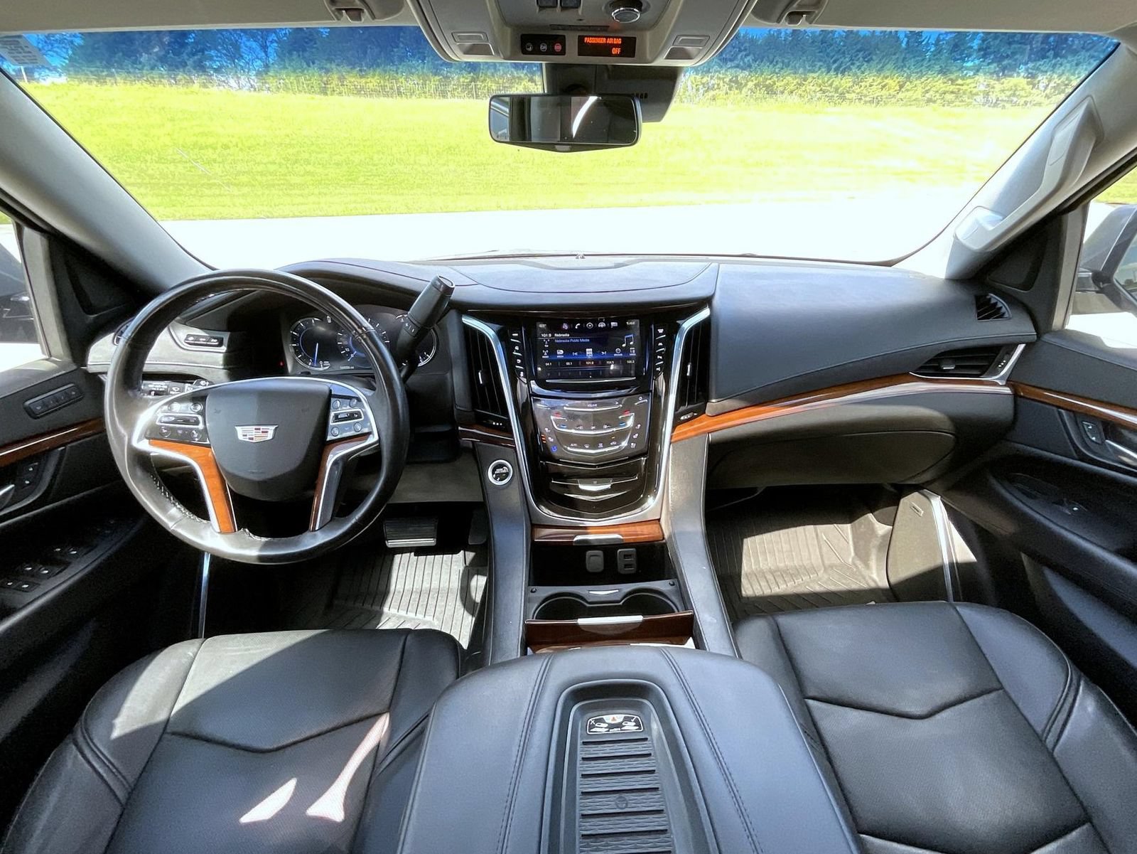 Used 2019 Cadillac Escalade Premium Luxury AWD/4WD image 15