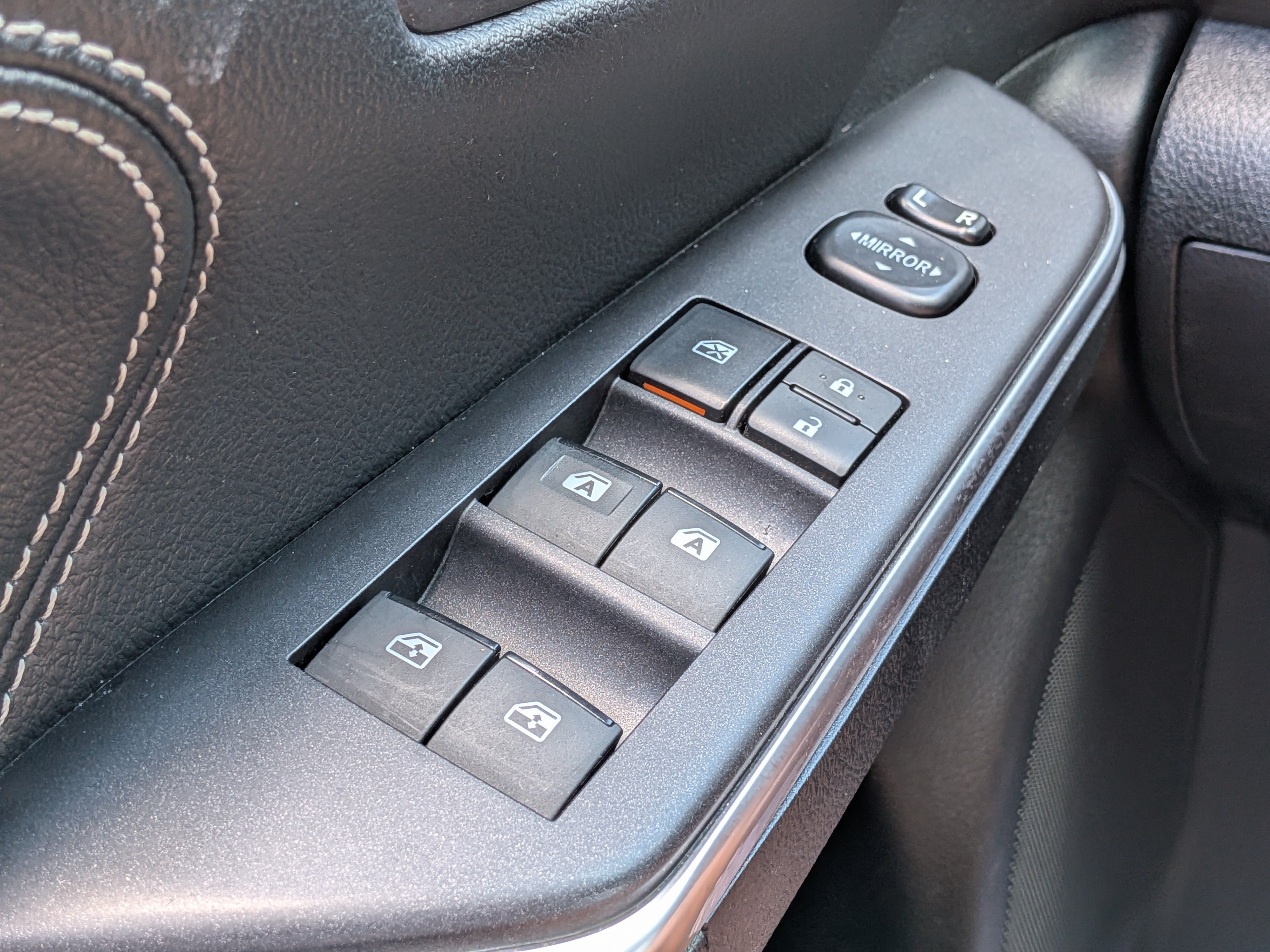 Used 2015 Toyota Camry XLE w/ Moonroof Package FWD image 21