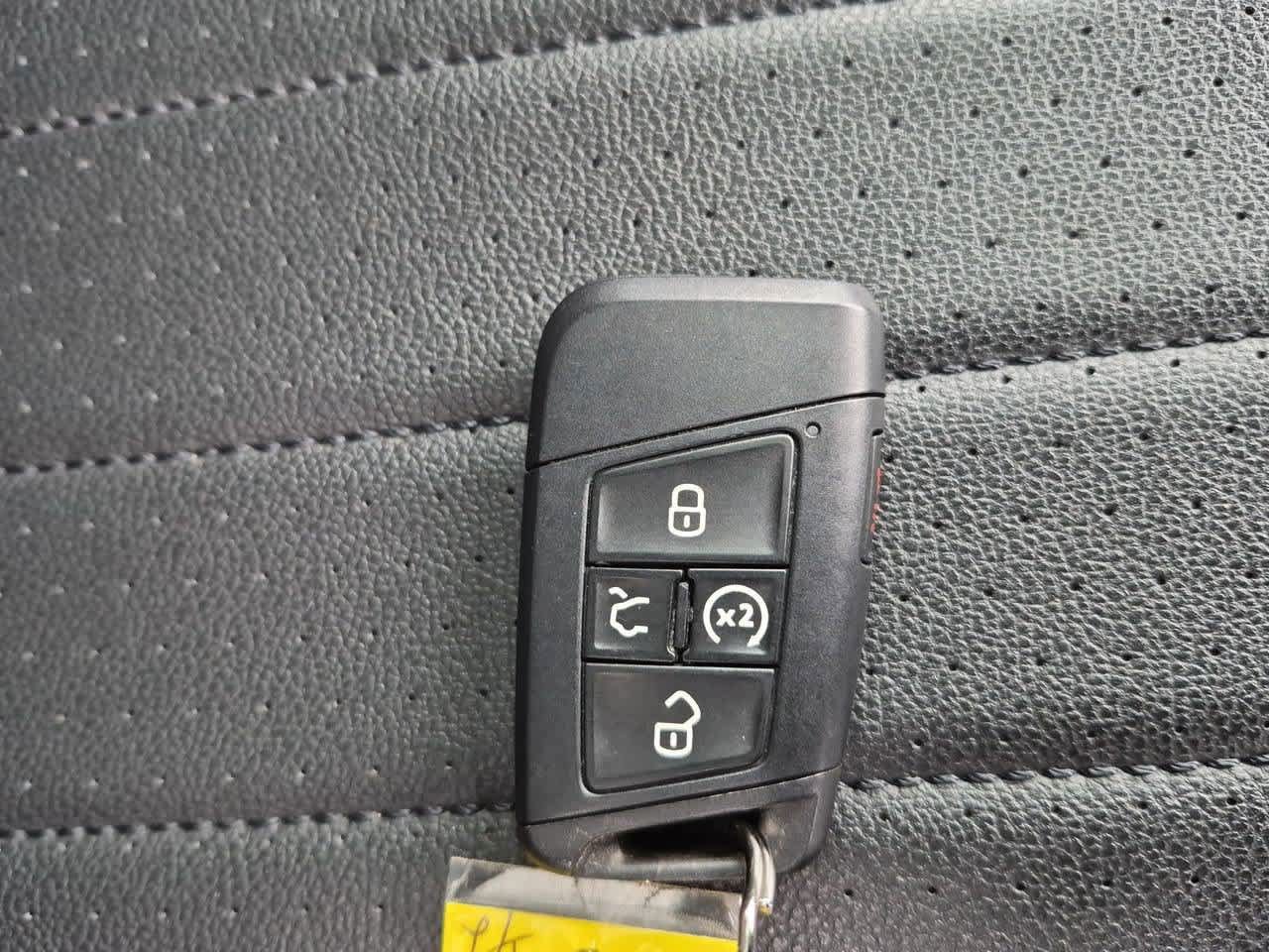Used 2024 Volkswagen Tiguan SE AWD/4WD image 35