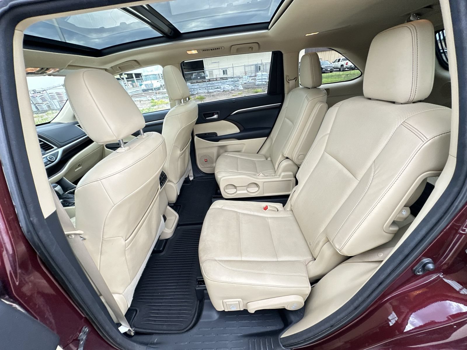 Used 2015 Toyota Highlander Limited Platinum AWD/4WD image 25