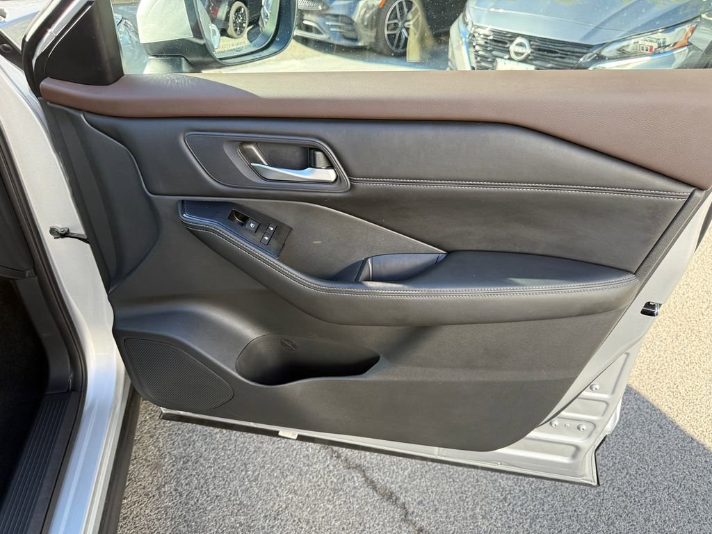 Used 2023 Nissan Rogue SV w/ SV Premium B Package AWD/4WD image 26