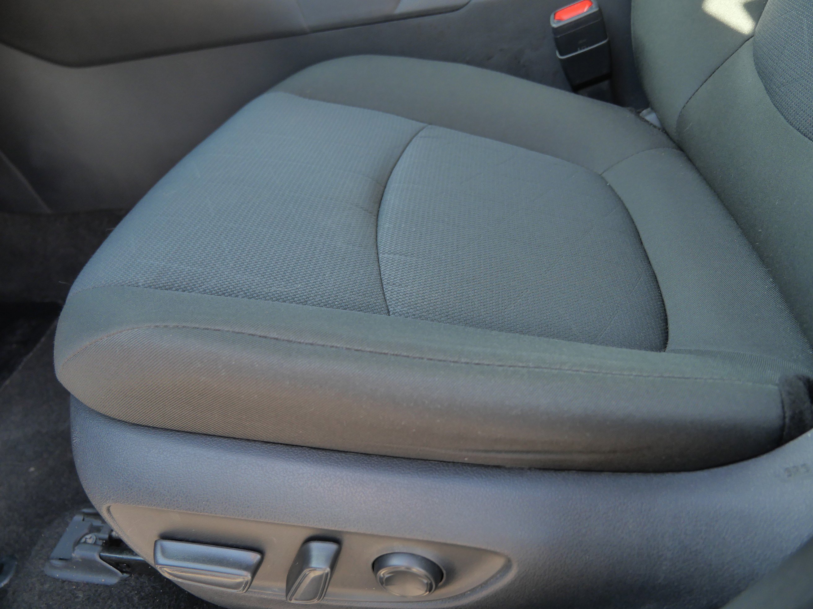 Certified 2025 Toyota RAV4 XLE FWD image 21