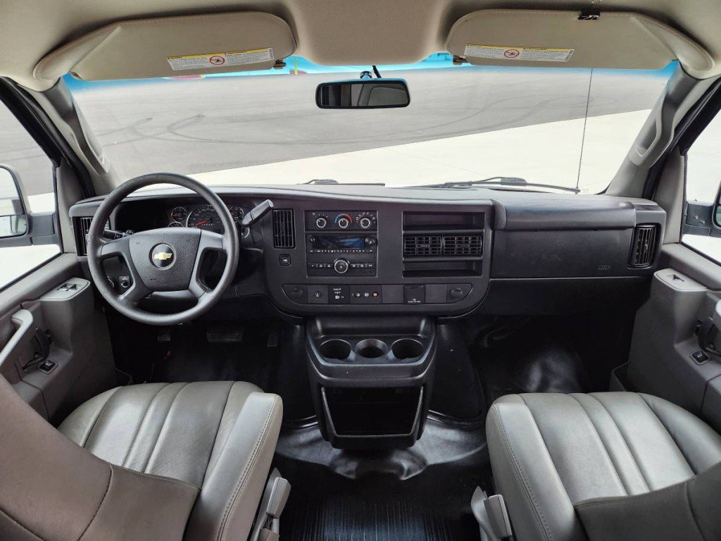 Used 2018 Chevrolet Express 2500 RWD image 16
