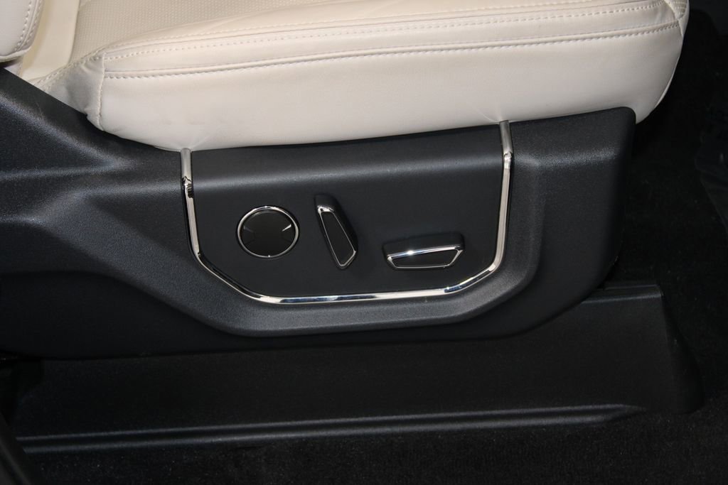 Used 2023 Ford Expedition Platinum AWD/4WD image 31